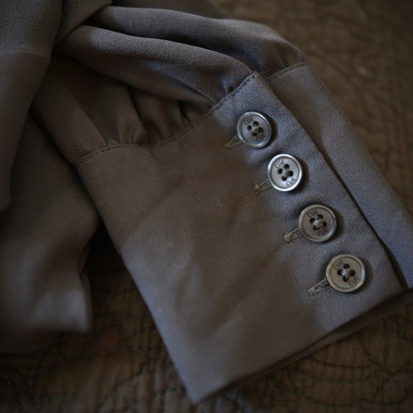 CUE - Womens button up grey blouse - Size 6 - Picture 6 of 6